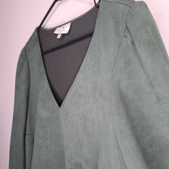 Tuckernuck Deep Green Blouse - Picture 11 of 15